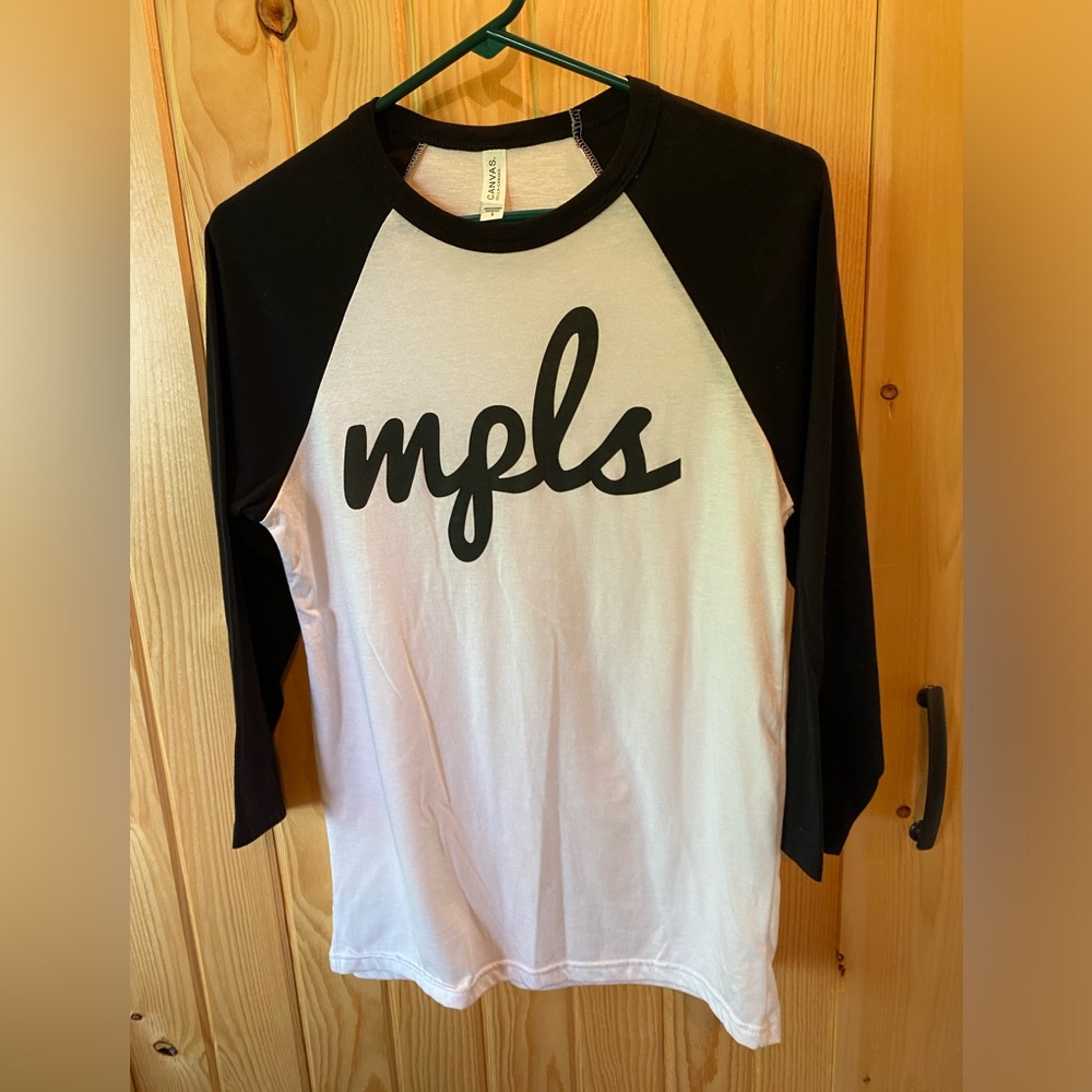 NWOT CANVAS - “mpls” 3/4 sleeve tee - size small